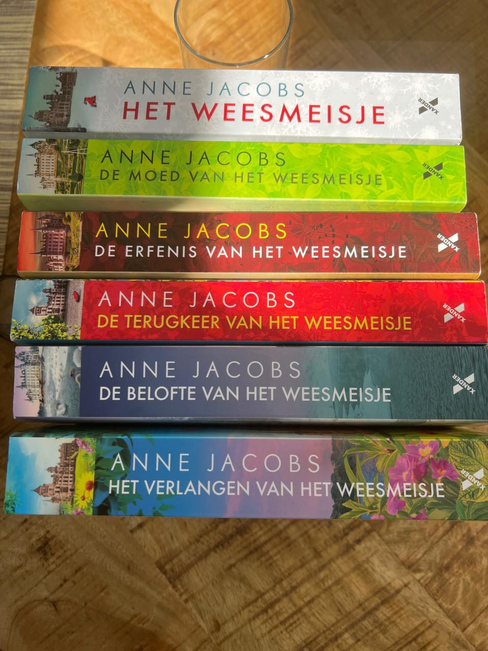 Serie boeken: het weesmeisje