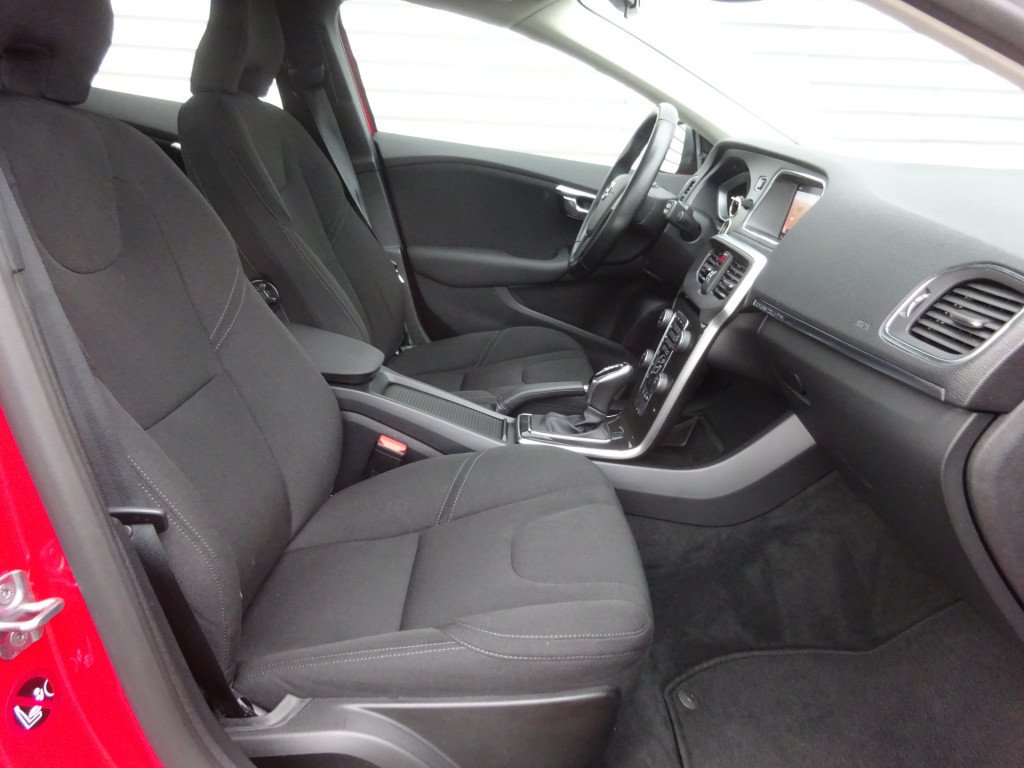 Volvo V40 cross country 2.0 d2 kinetic automaat 1e eigenaar / automaat / cl