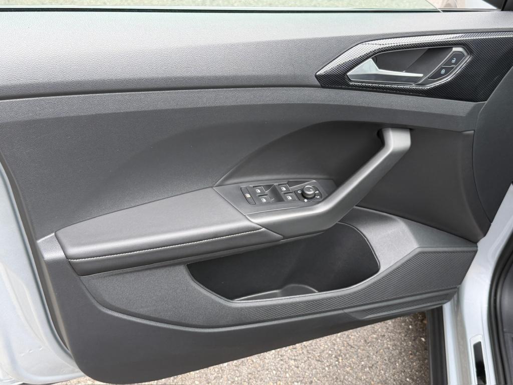 Volkswagen T-cross 1.5 tsi 150pk dsg r-line | camera | trekhaak | navi | iq