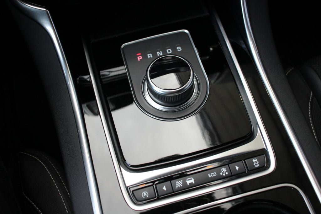 Jaguar Xe 2.0 r-sport | 200pk | el. stoelen | camera | afneembare trekhaak