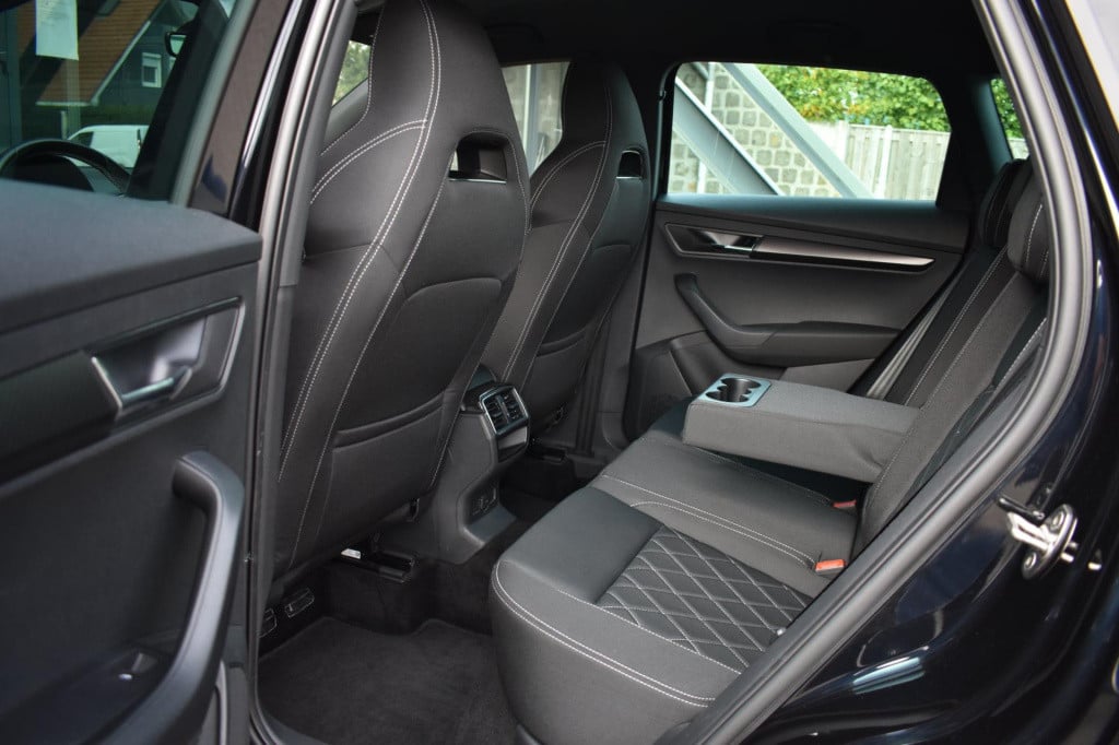 Skoda Karoq 1.5 tsi act sportline | trekhaak | camera | nap | virtual cockp