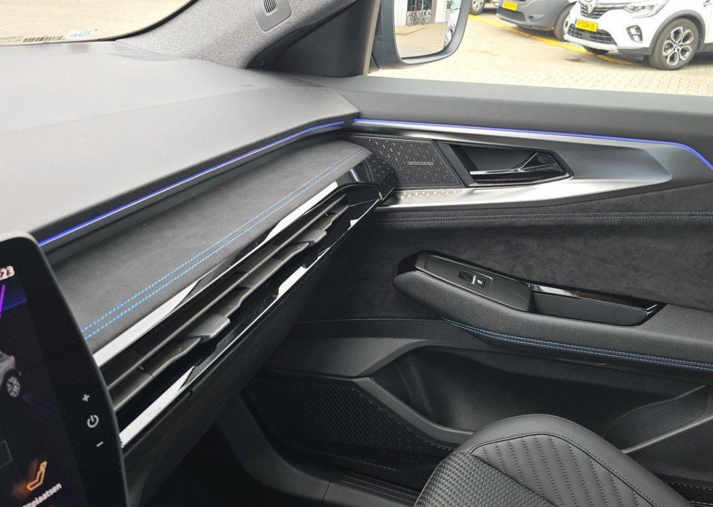 Renault Austral 1.2 e-tech full hybrid 200 iconic esprit alpine - nieuw mod