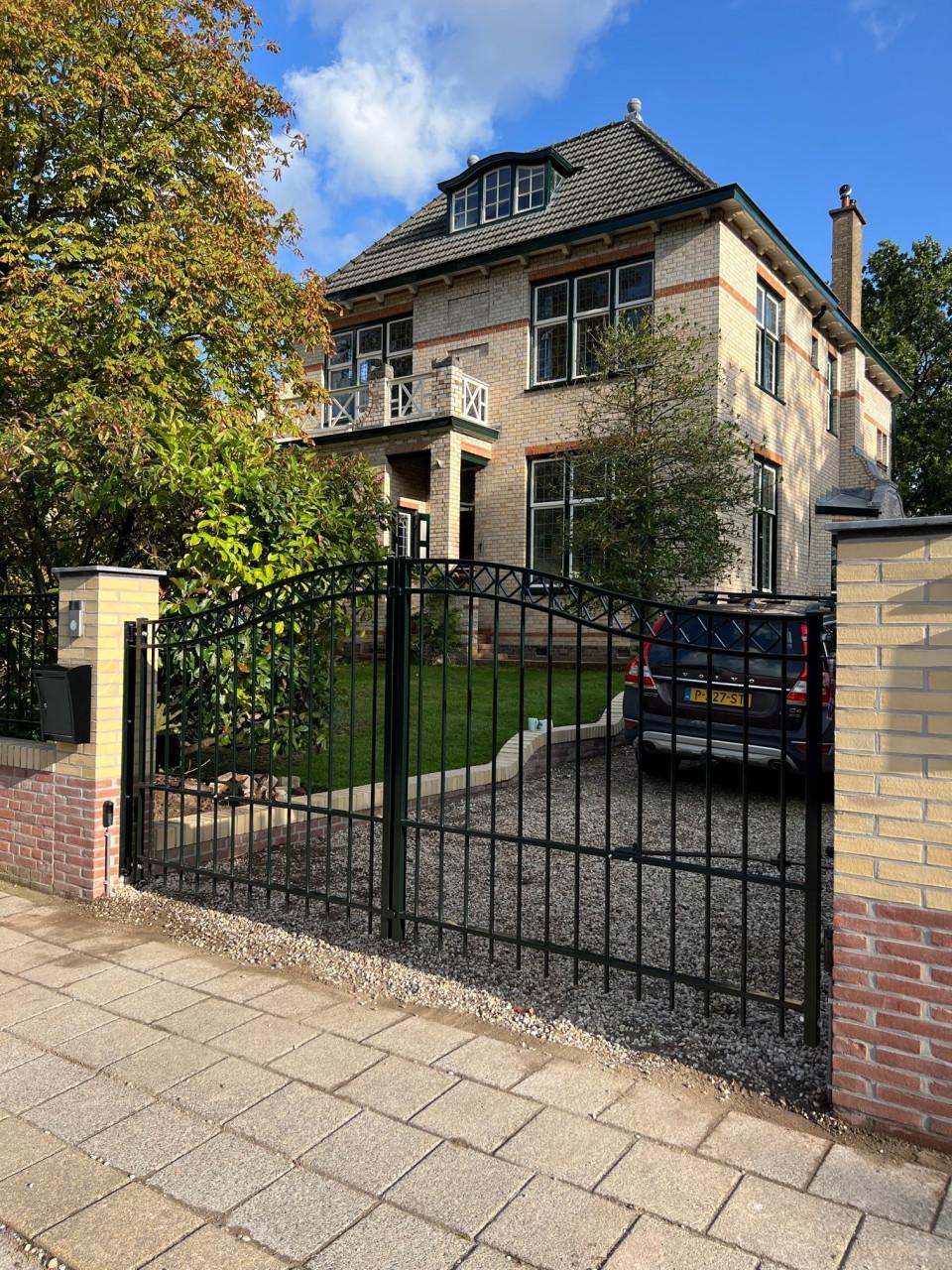 Aangeboden: Automatische poorten.  Een meerwaarde voor elke woning en tuin.