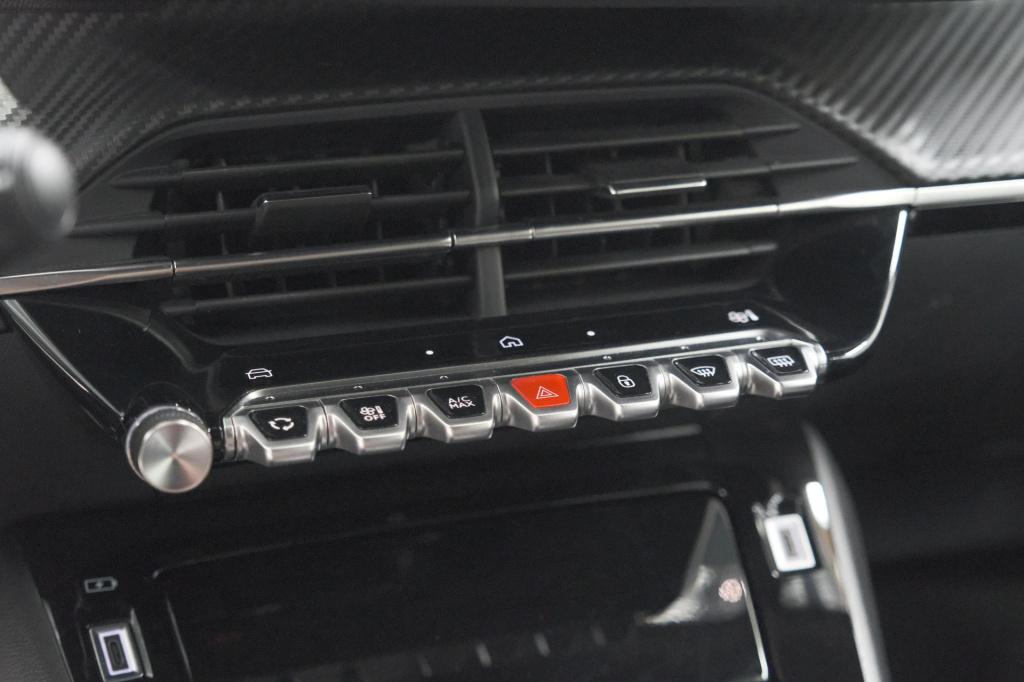 Peugeot E-2008 ev allure avantage 54 kwh | soh 97,8% | 11 kw lader | apple 