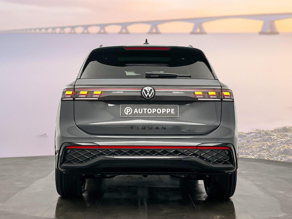 Volkswagen Tiguan r-line edition 272 plug in hybride black style pakket