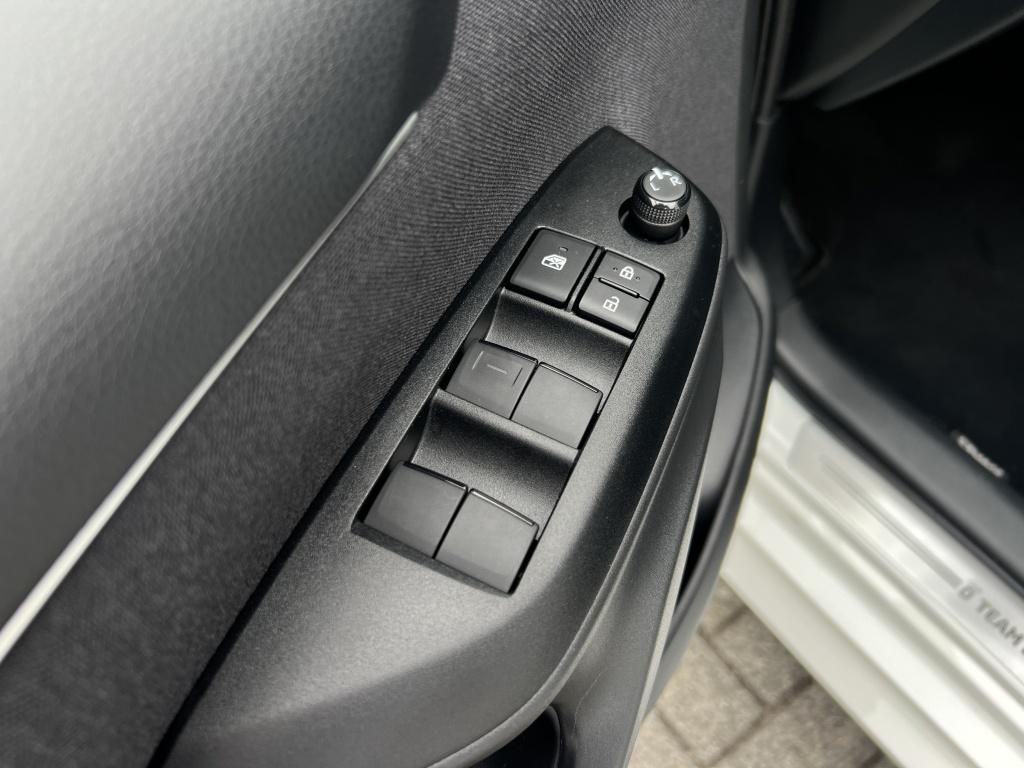 Toyota Yaris 1.5 hyb. 115 first e