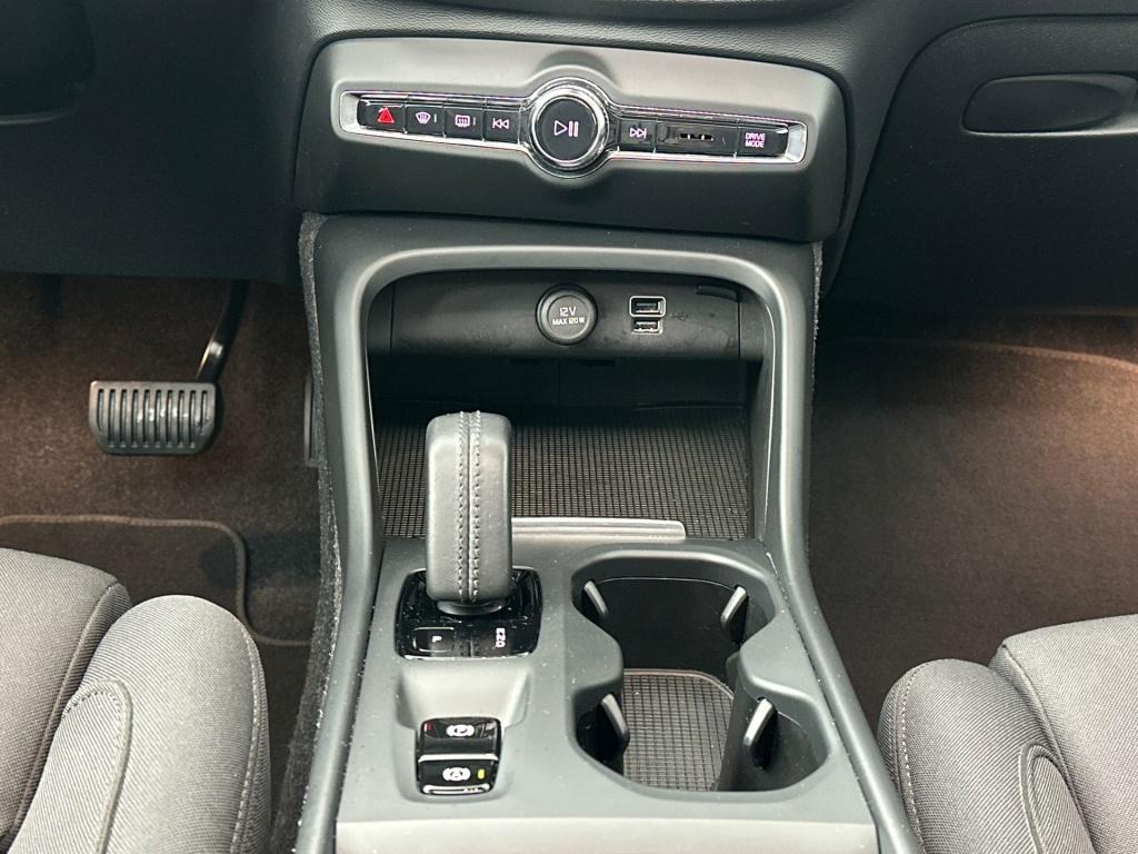 Volvo XC40 t4 211pk recharge r-design| pano| 360camera| adap.cruise|