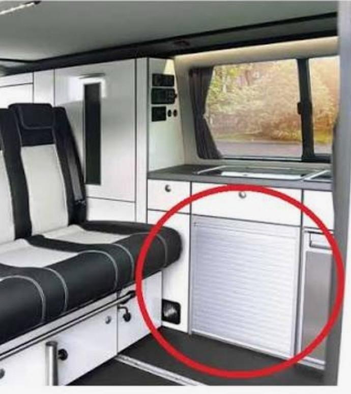 Te koop: alluminium rolluik voor camper.