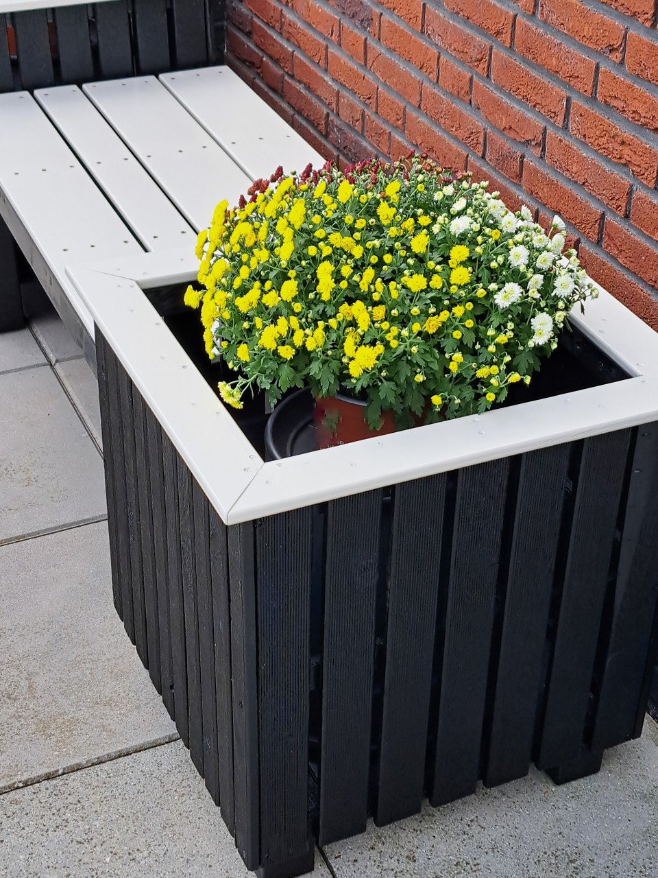 Nieuwe, stevige tuinbank incl. 2 plantenbakken - strak design