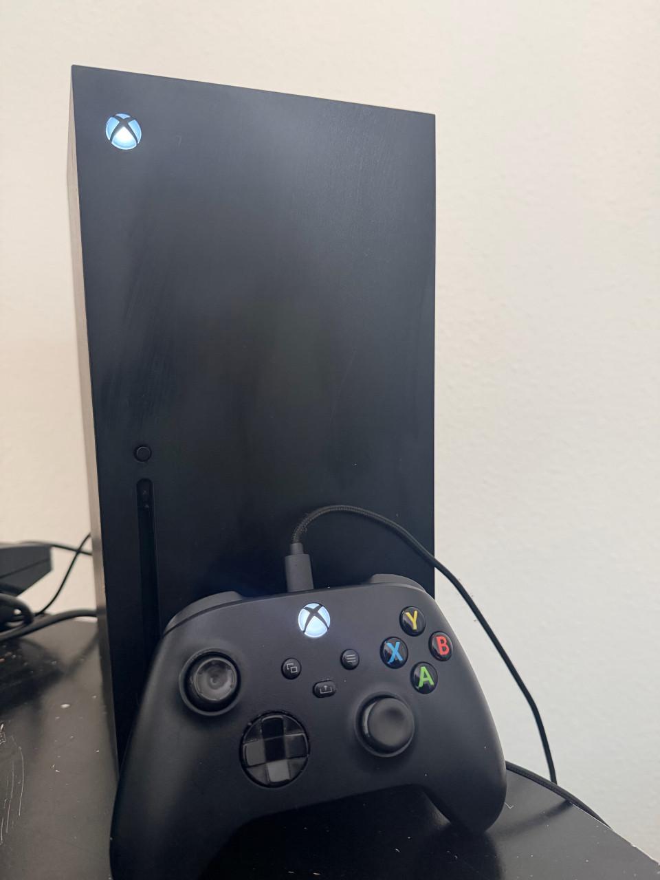 XBOX Series X 1TB + Controller