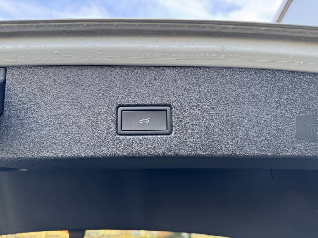 Volkswagen T-roc 1.5 tsi r-line black edition automaat , panoramaschuifdak 