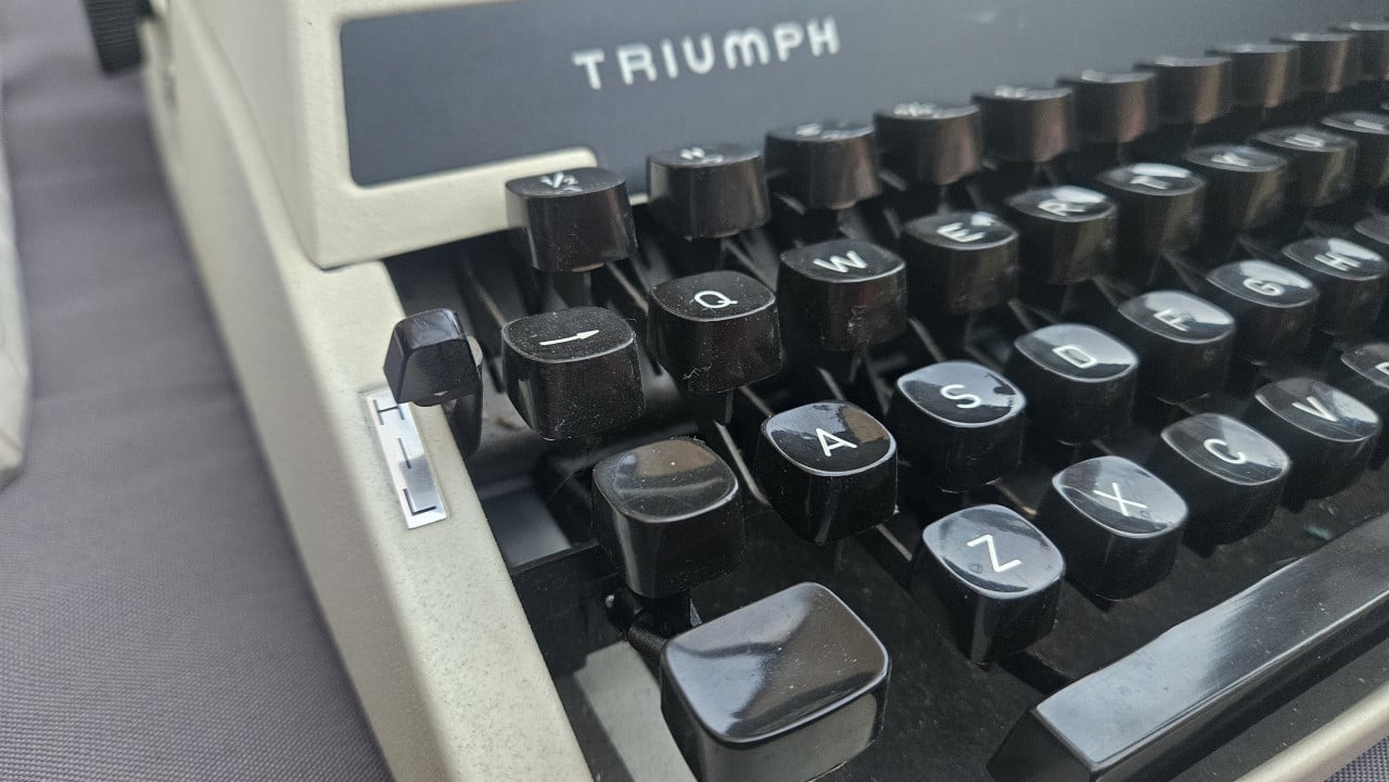 Triumph mechanische typemachine met koffer en handleiding