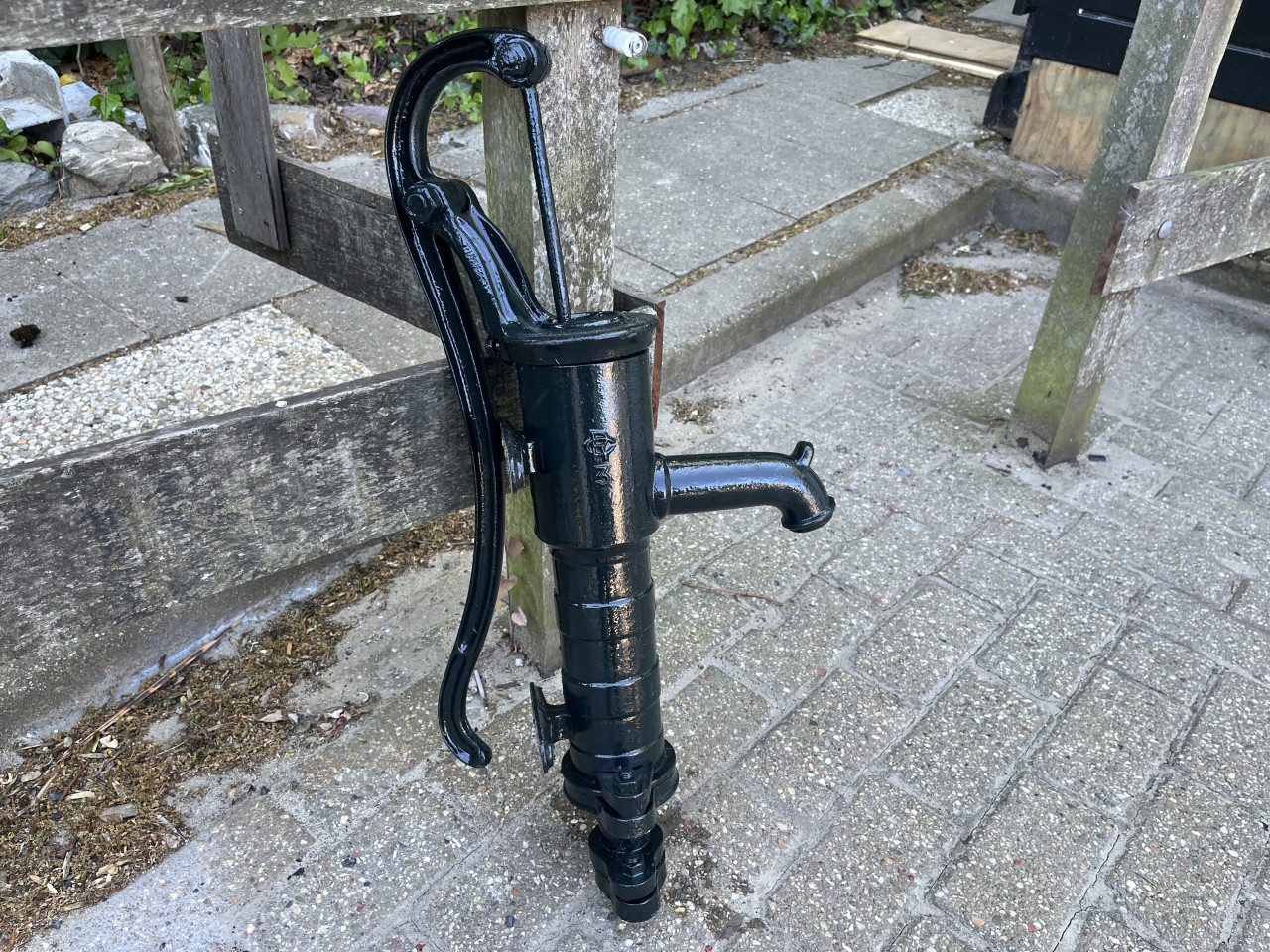 Waterpomp nr. 3 Gietijzer Antiek