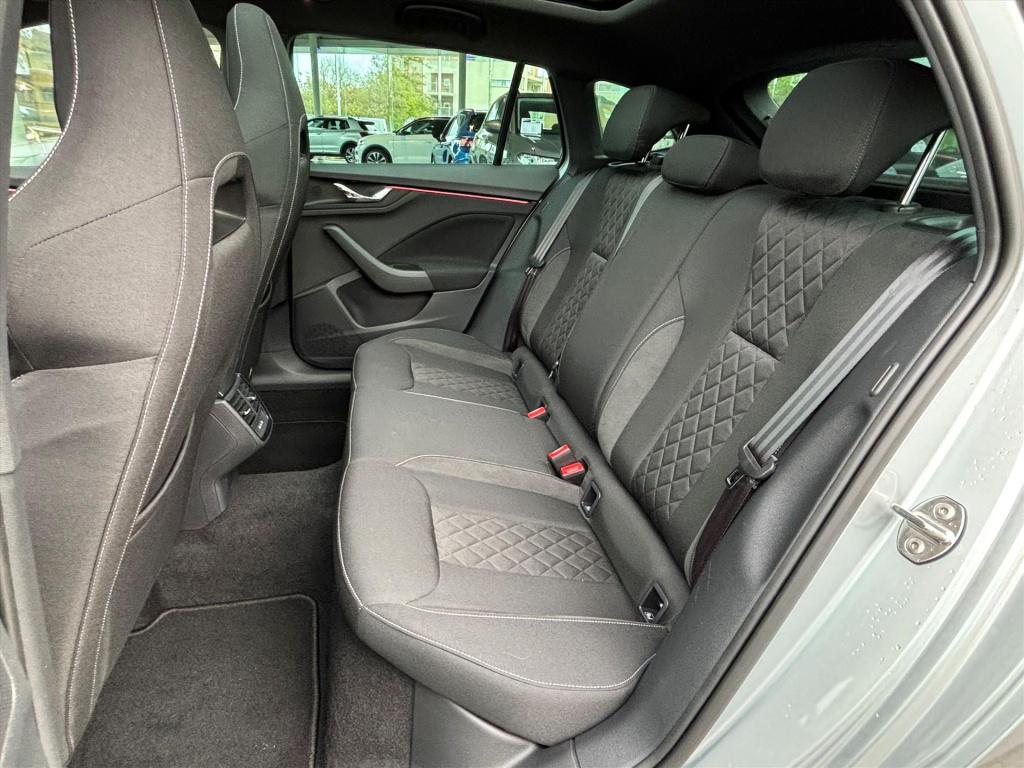 Skoda Scala 1.0 tsi 110pk sport business| carplay|panodak|17"lm| rijklaarpr