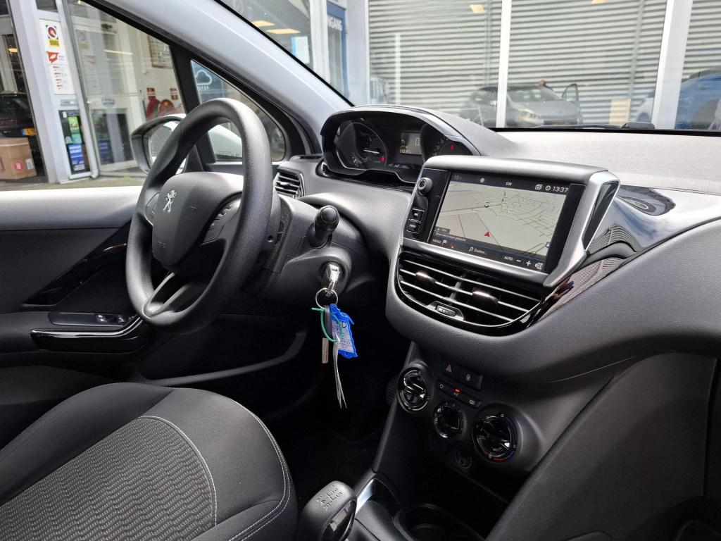 Peugeot 208 1.2 82 blue lion 5-drs airco/nav/park