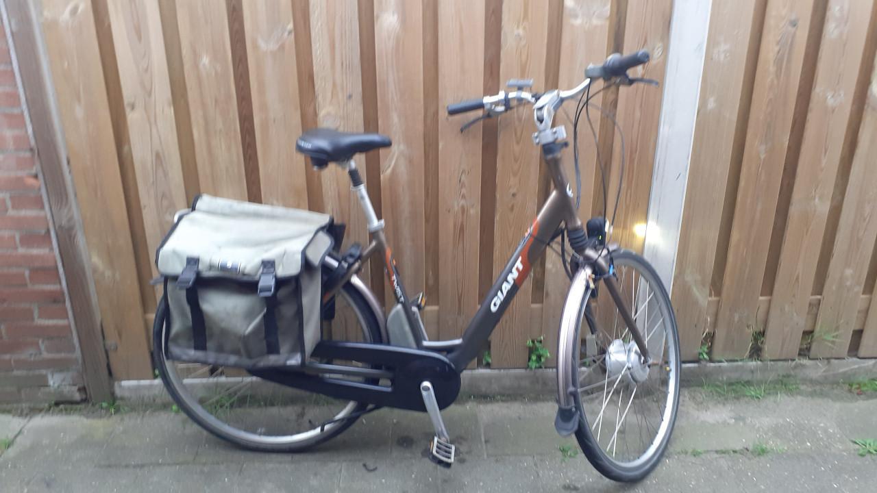 GEVRAAGD Elektrische -fiets GIANT Dames & Heren met DEFECT