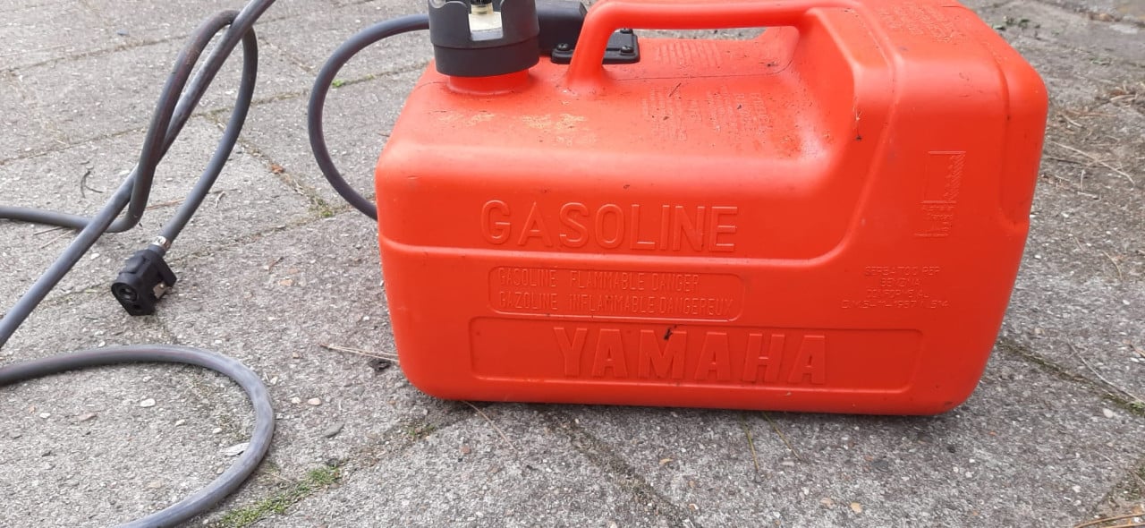 Externe brandstoftank voor boot