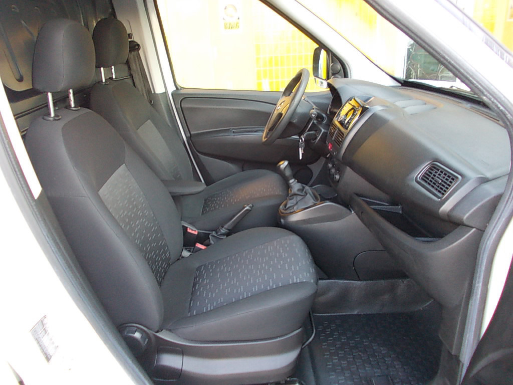 Opel Combo 1.3 cdti airco, cruise control, pdc, trekhaak