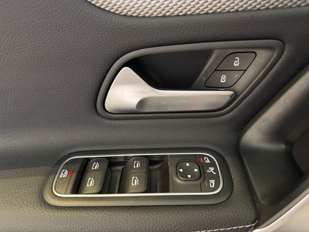 Mercedes-Benz Cla 250 e business solution