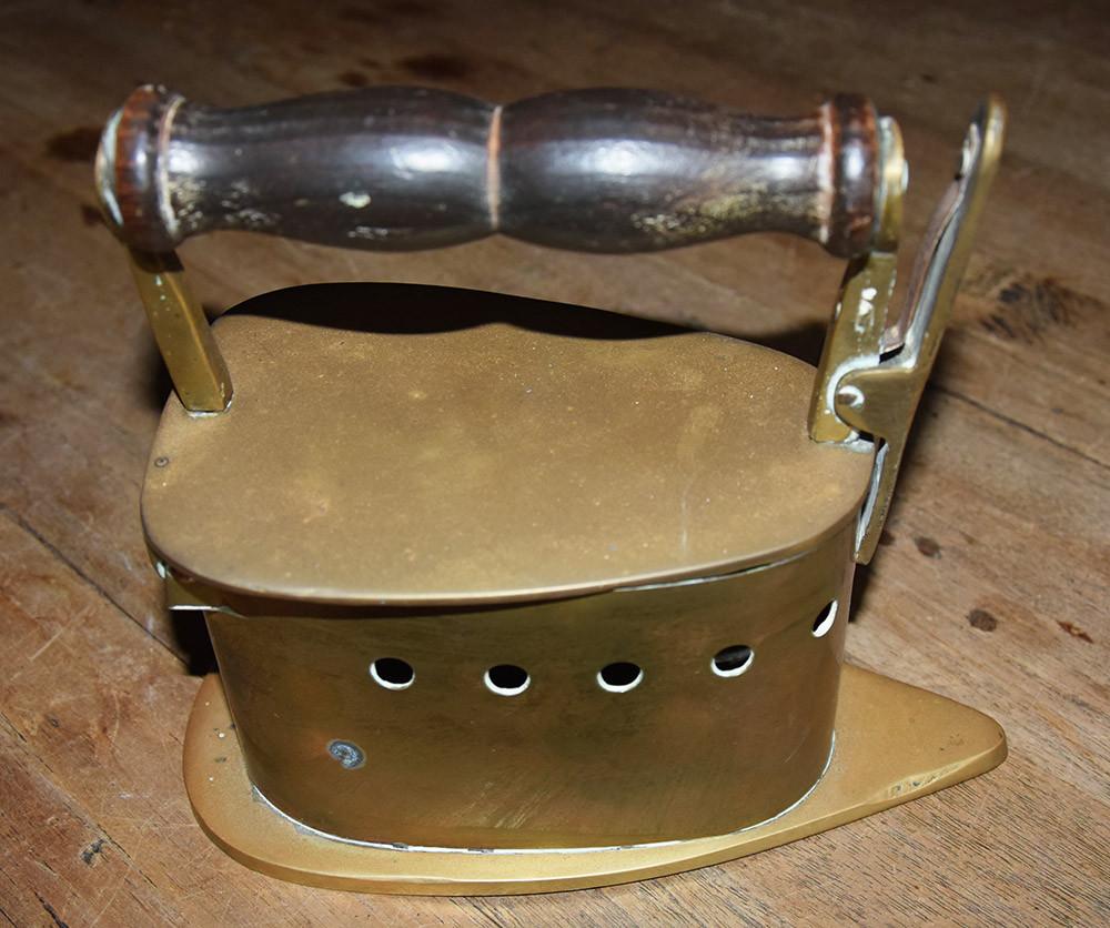 *~* Oude broccante strijkbout /strijkijzer *~* Nostalgisch