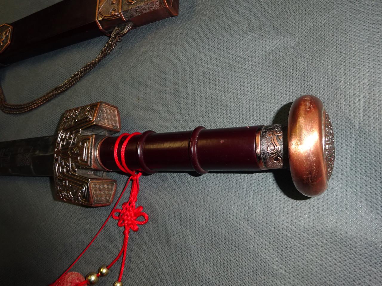 Chinese kunst, medailles en zwaard