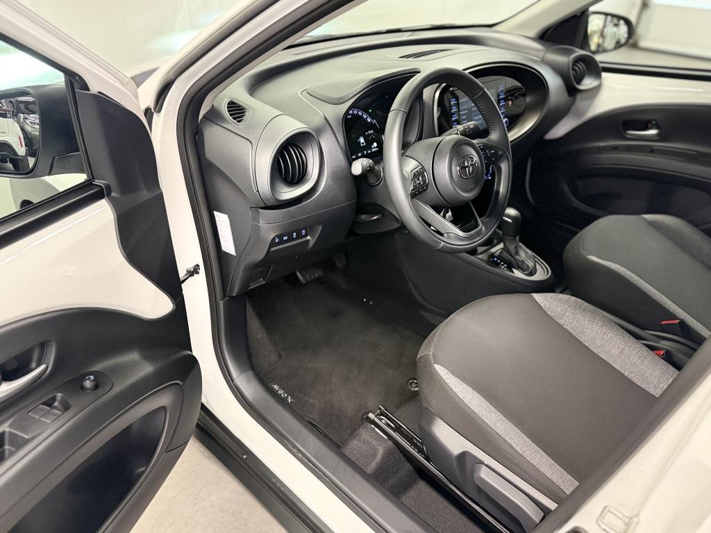 Toyota Aygo x 1.0 vvt-i s-cvt first| camera| led| climate| adap.cruise| get