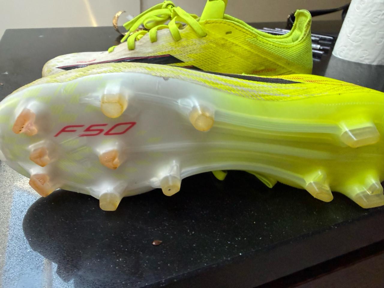 Adidas predator voetbalschoenen maat 40