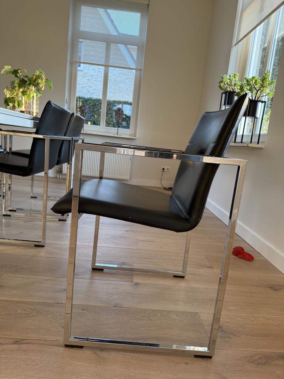 Eetkamertafel Metaform S16 met Arco Frame stoelen