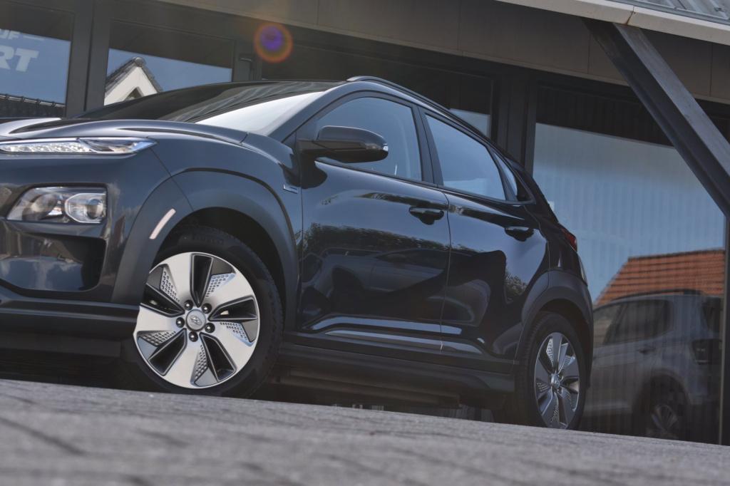 Hyundai Kona ev comfort 64 kwh soh 99% | nap | camera | apple carplay | and