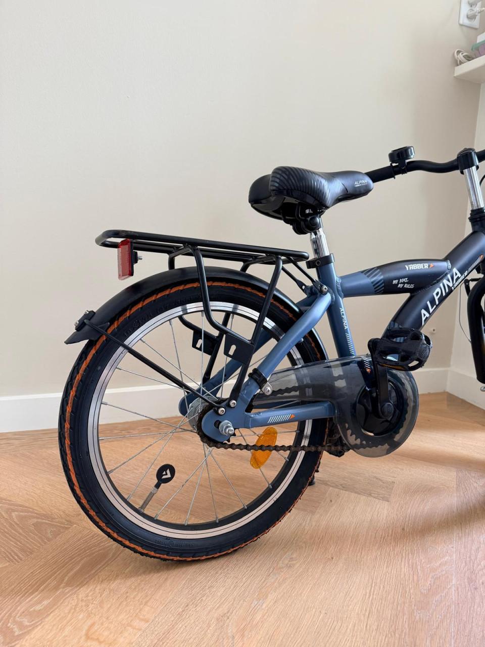 Nette Alpina Yabber 18 inch kinderfiets – blauw/zwart
