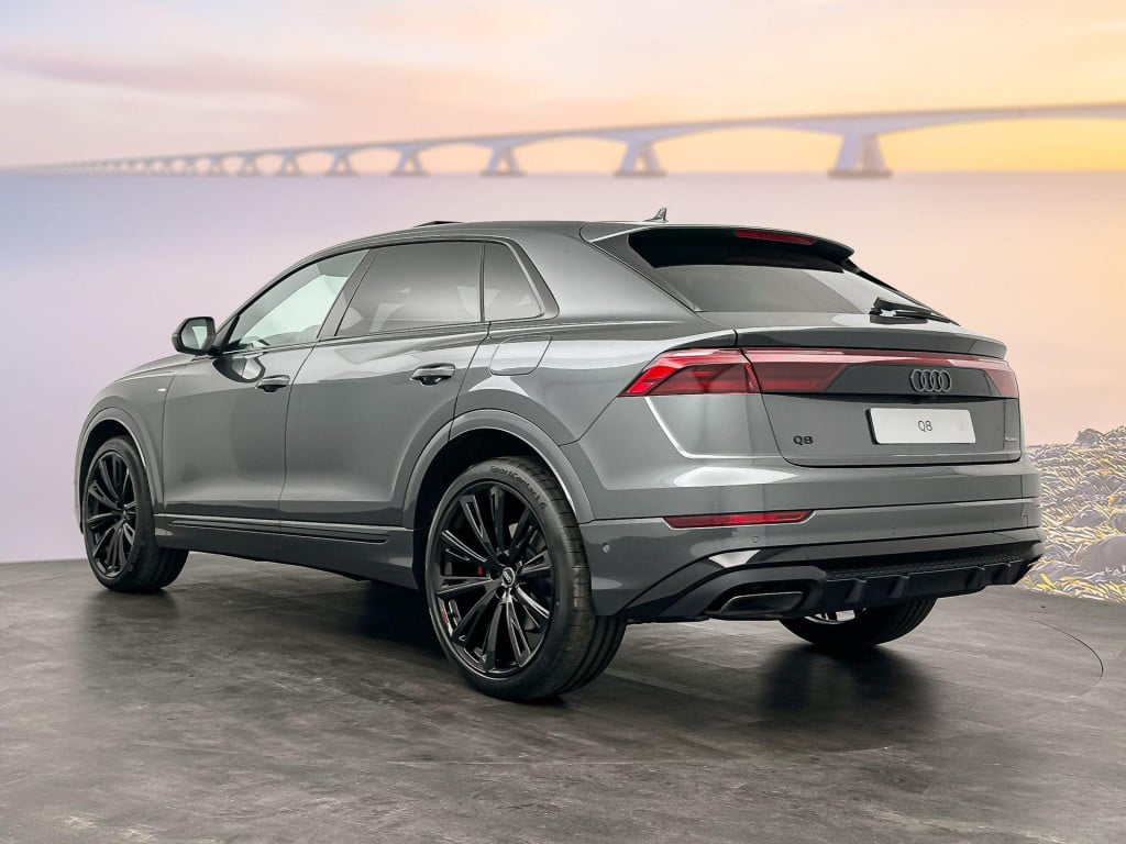 Audi Q8 pro line s 55 tfsi e 290 kw / 394 pk suv 8 versn.