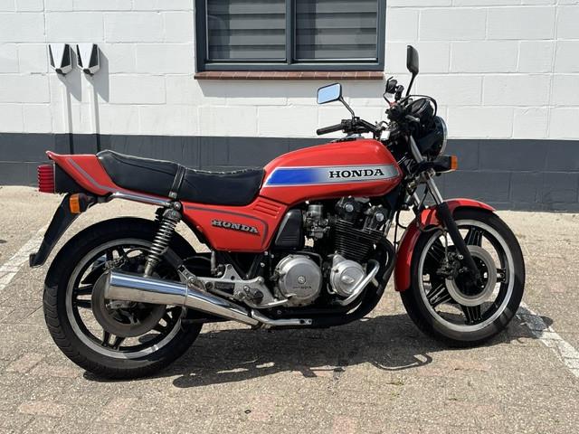 De echte motor   47  jaar  Honda bol dor 900 F ----1979--49500KM