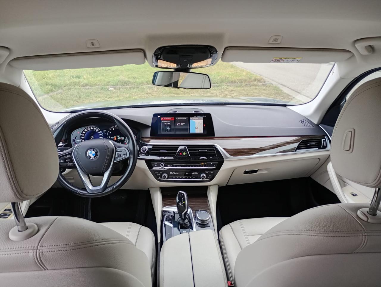 BMW 520i Business Edition | Leder | Trekhaak | APK 11-2026