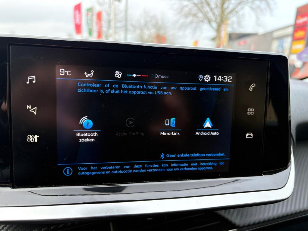 Peugeot 208 1.2 puretech blue lease active