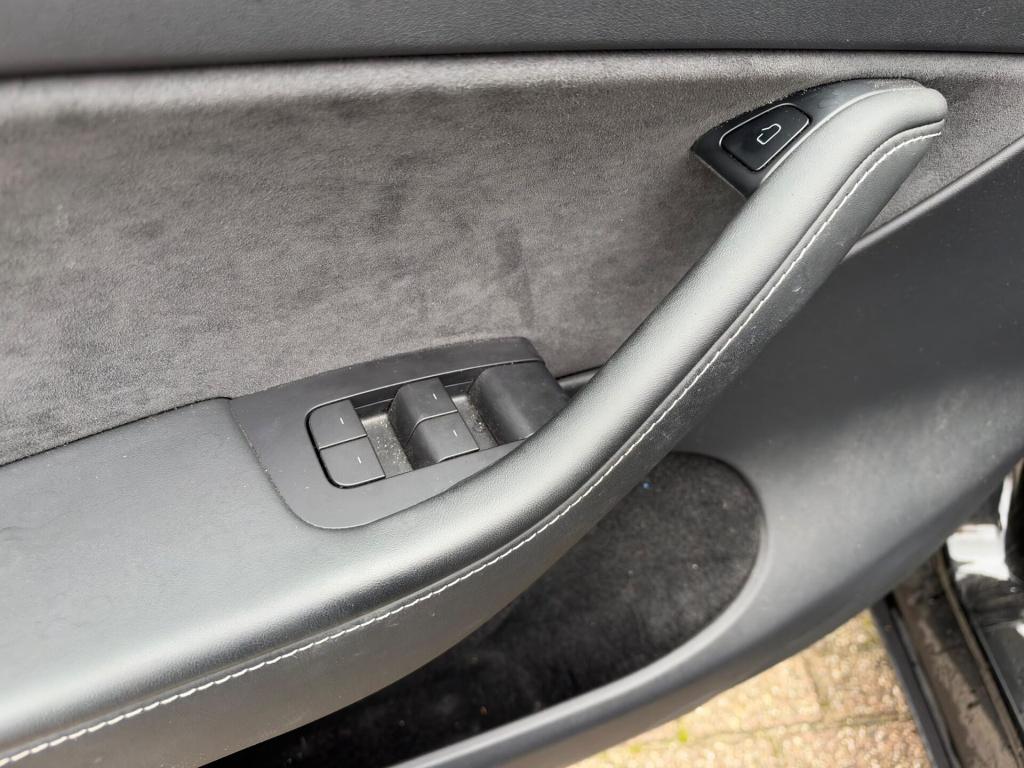 Tesla Model Y long range awd 75 kwh
