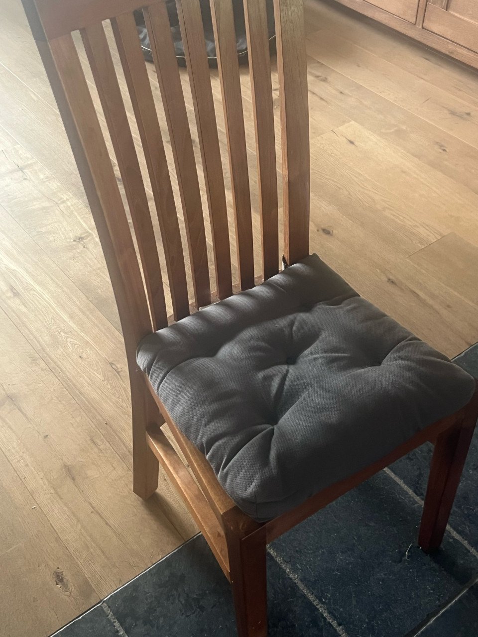 6 houten stoelen