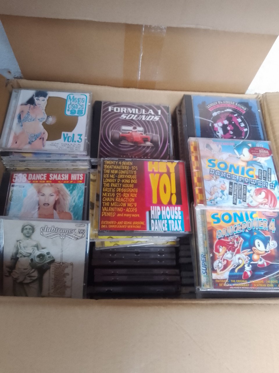 +/- 600 cd's House,techno,trance en Ned. Talig