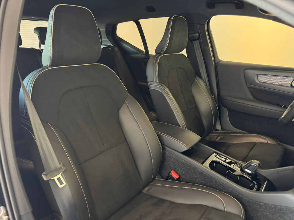 Volvo XC40 1.5 t4 recharge r-design black edition