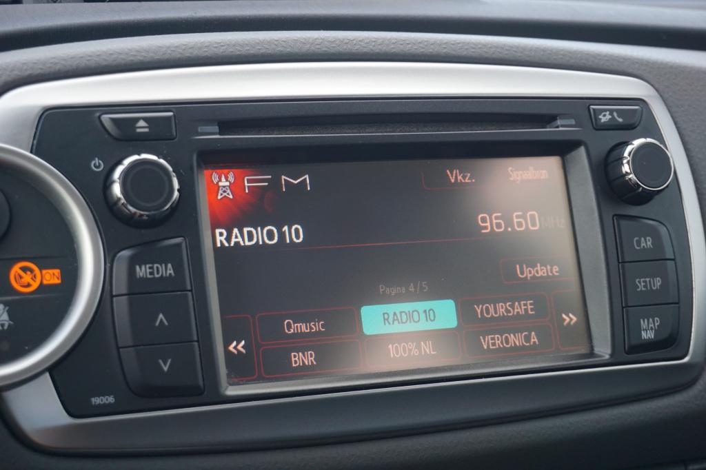 Toyota Yaris 1.0 vvt-i aspiration airco / navi / camera / bt / elektr. rame