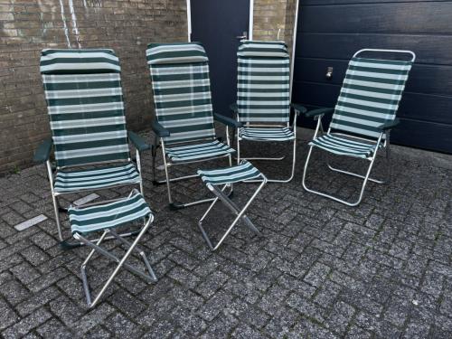 4 Crespo lichtgewicht stoelen + 2 krukjes voor tuin of camping