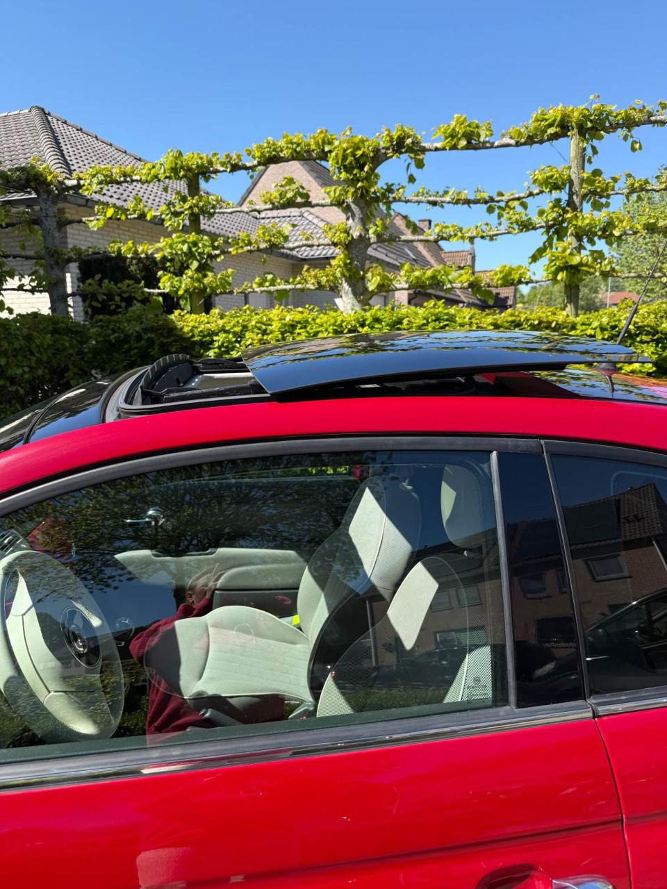 Fiat 500, sportieve auto met dakraam en met nieuwe apk 28-6-2027