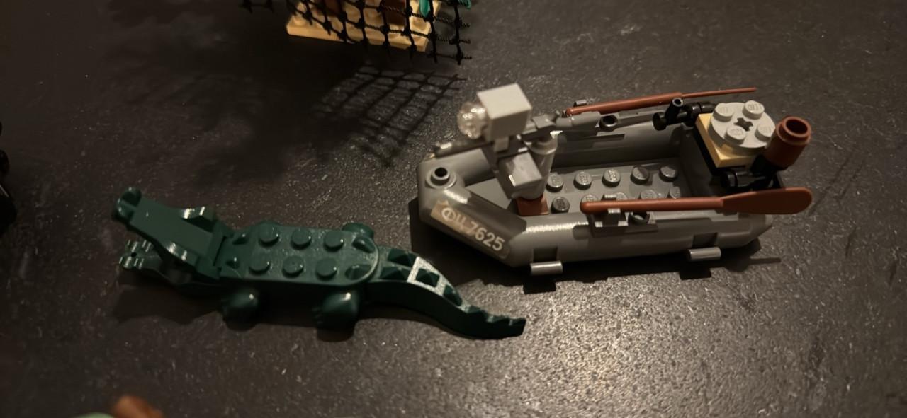 Lego Indiana Jones Jungle Duel set 7625.