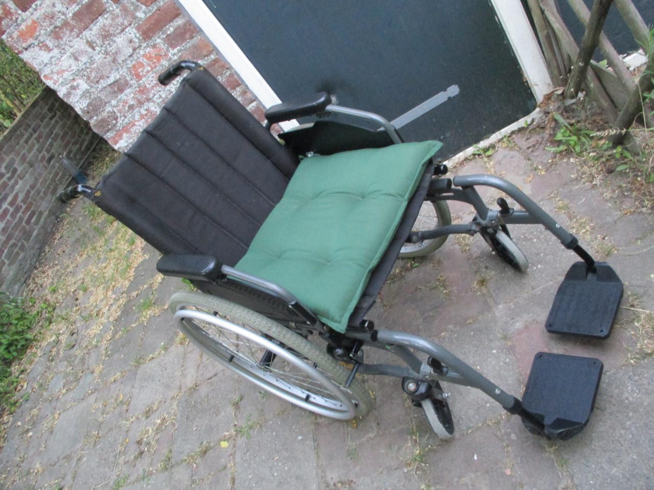 Te koop degelijke rolstoel