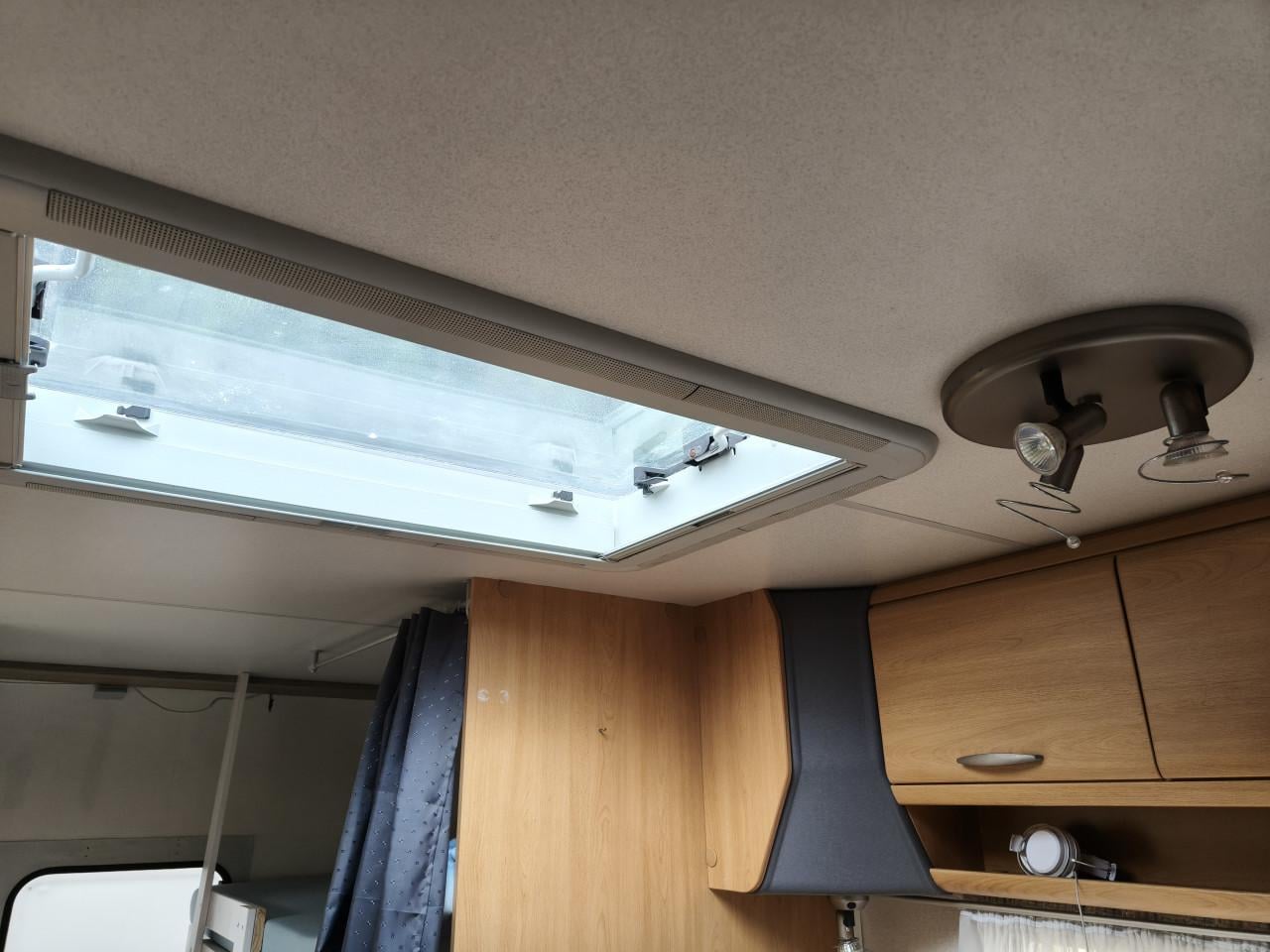 Keurige Knaus sudwind 555 B van 2001 B.j met Stapelbed