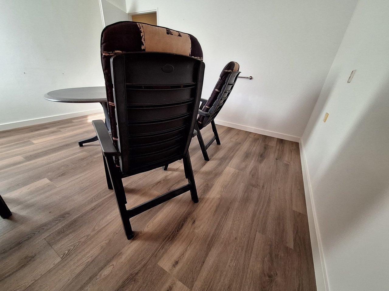Tuinstoelen met ovale tafel