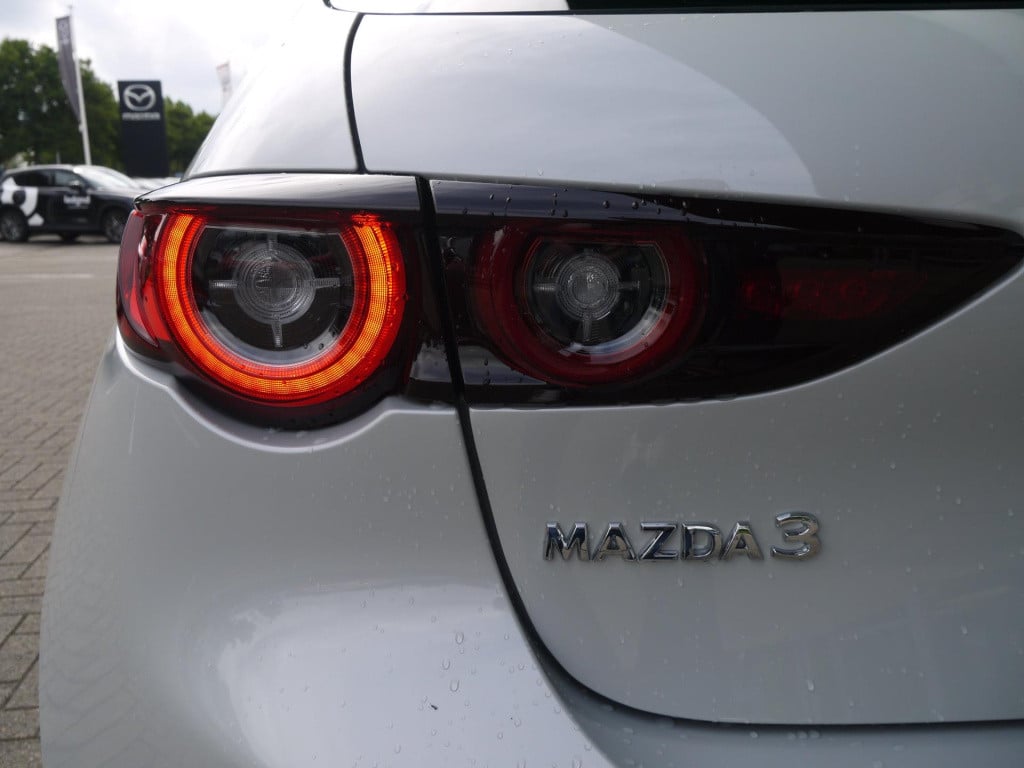 Mazda 3 2.5 e-skyactiv-g m hybrid 140 homura