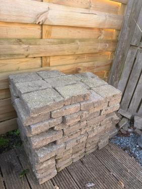 GRATIS af te halen: betonklinkers 20 x 15