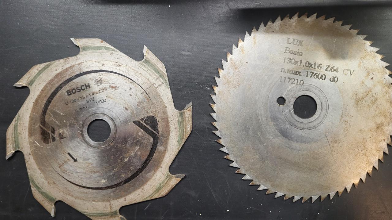 Cirkelzaag Bosch PKS40 met drie zaagbladen