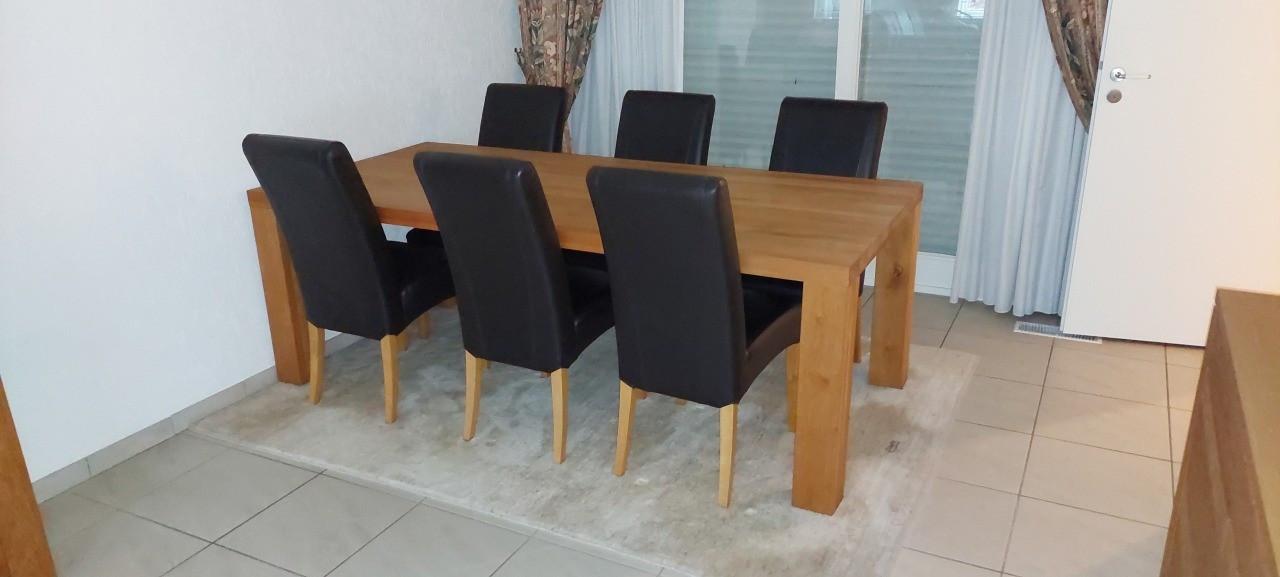 Eetkamertafel + 6 stoelen