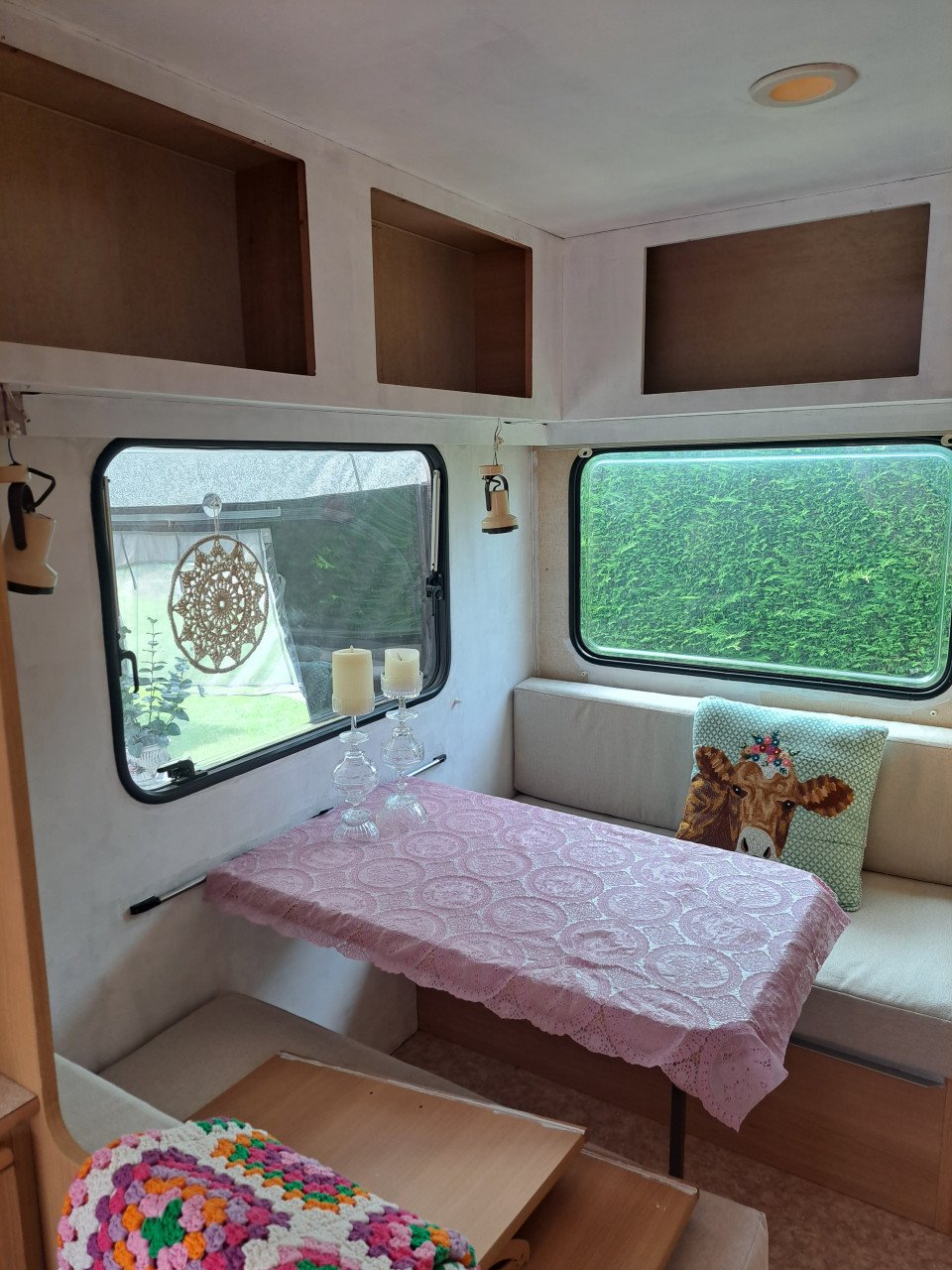 Adria 4158 TD caravan met voortent – charmant project met potentieel!